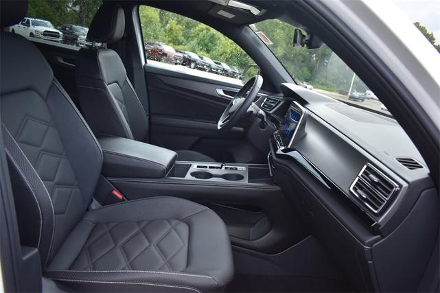 Photo of 2024 Pure White Volkswagen Atlas Cross Sport