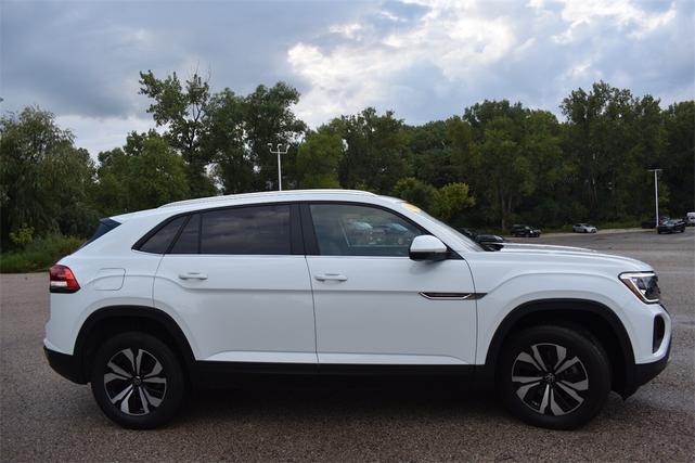 Photo of 2024 Pure White Volkswagen Atlas Cross Sport