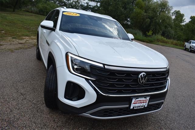 Photo of 2024 Pure White Volkswagen Atlas Cross Sport