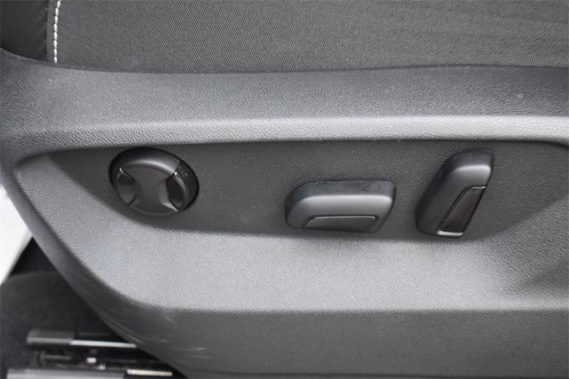 Photo of 2024 Pure White Volkswagen Atlas Cross Sport