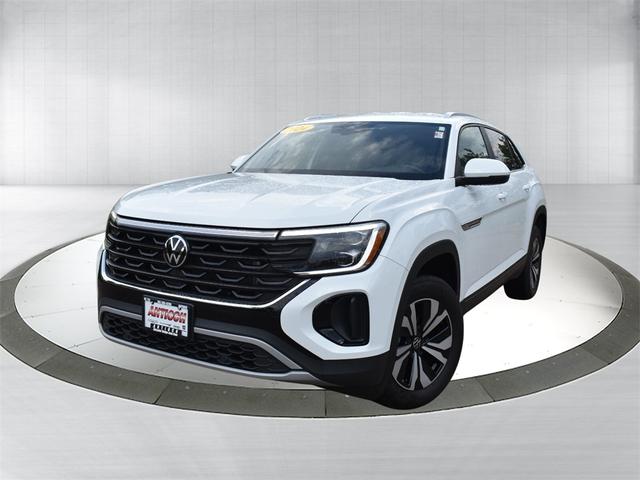 Photo of 2024 Pure White Volkswagen Atlas Cross Sport