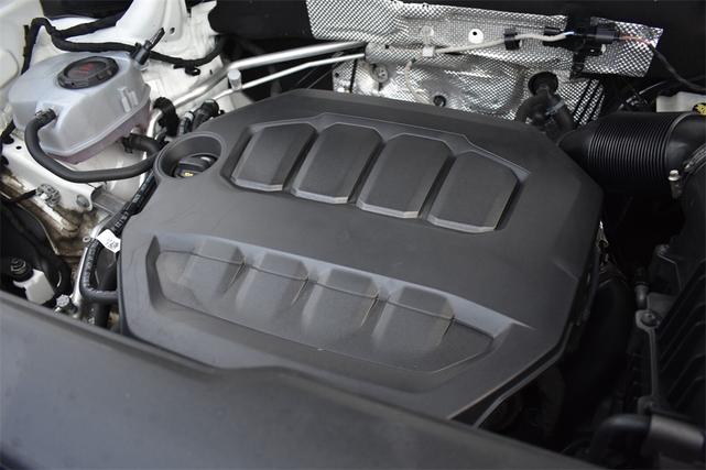 Photo of 2024 Pure White Volkswagen Atlas Cross Sport