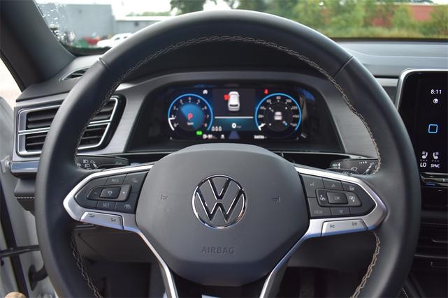 Photo of 2024 Pure White Volkswagen Atlas Cross Sport