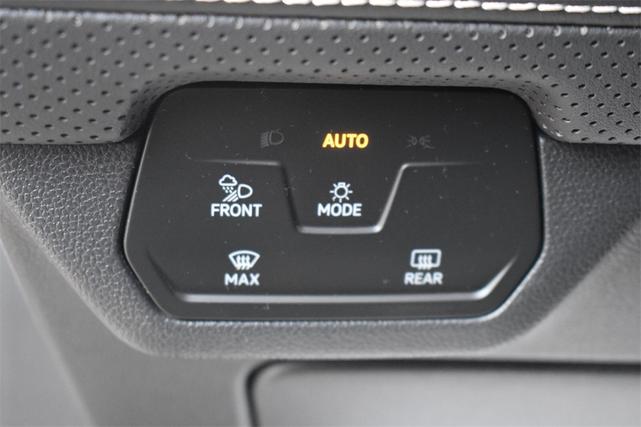 Photo of 2024 Pure White Volkswagen Atlas Cross Sport