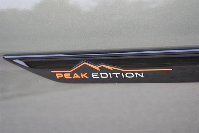 Photo of 2025 Avocado Green Pearl Volkswagen Atlas