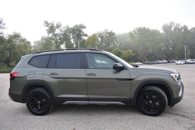 Photo of 2025 Avocado Green Pearl Volkswagen Atlas