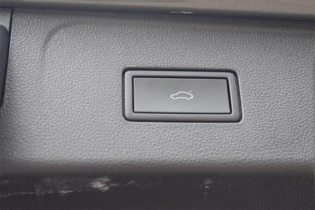 Photo of 2025 Avocado Green Pearl Volkswagen Atlas