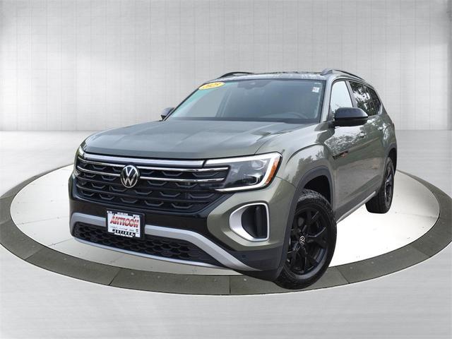 Photo of 2025 Avocado Green Pearl Volkswagen Atlas