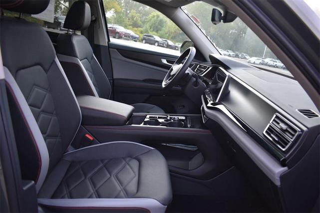 Photo of 2025 Avocado Green Pearl Volkswagen Atlas