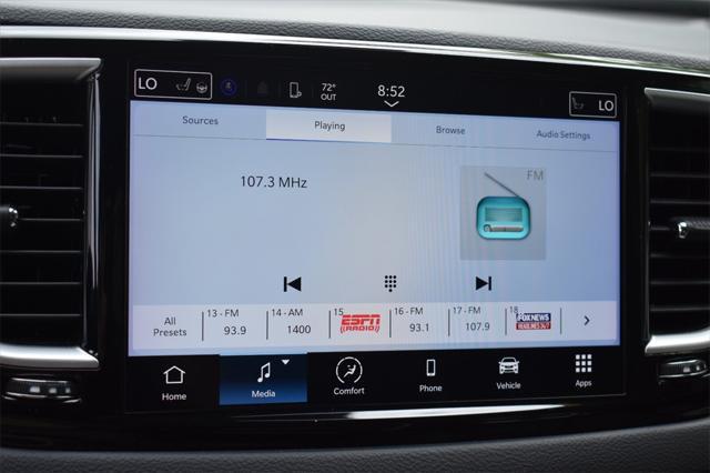 Photo of 2023 Brilliant Black Crystal Pearlcoat Chrysler Pacifica