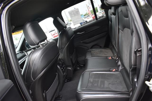 Photo of 2024 Diamond Black Crystal Pearlcoat Jeep Grand Cherokee