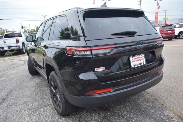 Photo of 2024 Diamond Black Crystal Pearlcoat Jeep Grand Cherokee