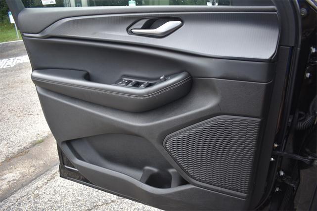 Photo of 2024 Diamond Black Crystal Pearlcoat Jeep Grand Cherokee