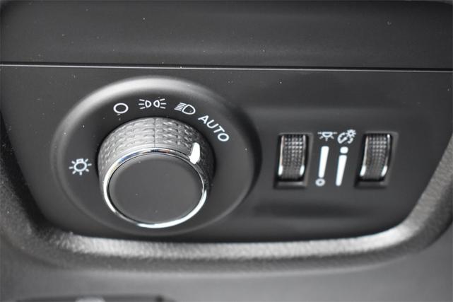 Photo of 2024 Diamond Black Crystal Pearlcoat Jeep Grand Cherokee