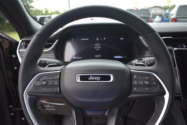 Photo of 2024 Diamond Black Crystal Pearlcoat Jeep Grand Cherokee