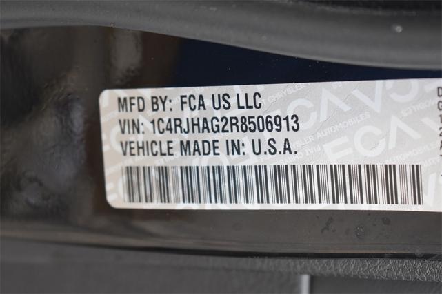 Photo of 2024 Diamond Black Crystal Pearlcoat Jeep Grand Cherokee