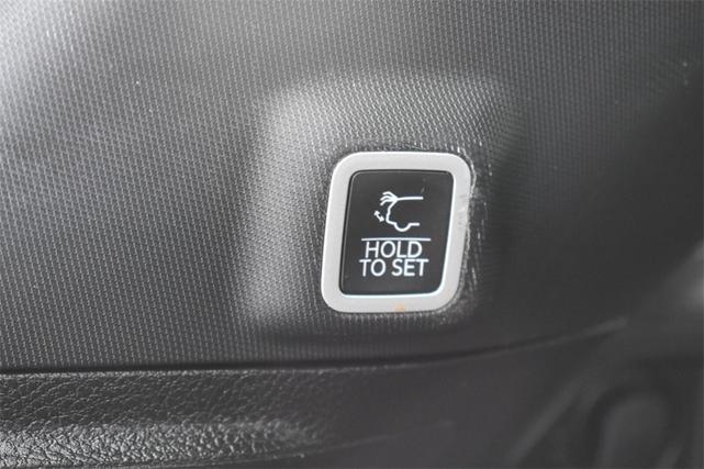 Photo of 2024 Diamond Black Crystal Pearlcoat Jeep Grand Cherokee