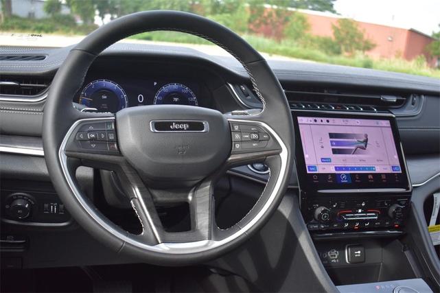 Photo of 2025 Baltic Gray Metallic Clearcoat Jeep Grand Cherokee
