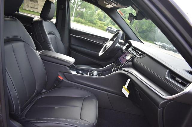 Photo of 2025 Baltic Gray Metallic Clearcoat Jeep Grand Cherokee
