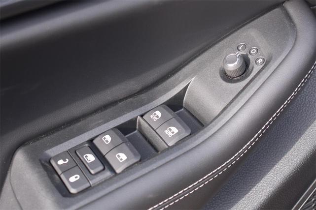 Photo of 2025 Diamond Black Crystal Pearlcoat Jeep Grand Cherokee