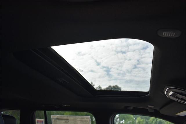 Photo of 2025 Diamond Black Crystal Pearlcoat Jeep Grand Cherokee