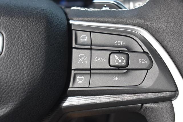 Photo of 2025 Diamond Black Crystal Pearlcoat Jeep Grand Cherokee
