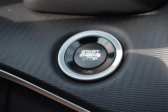 Photo of 2025 Diamond Black Crystal Pearlcoat Jeep Grand Cherokee