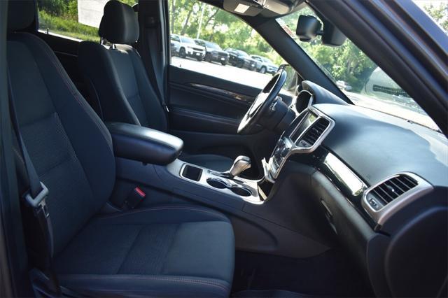 Photo of 2016 Granite Crystal Metallic Clearcoat Jeep Grand Cherokee