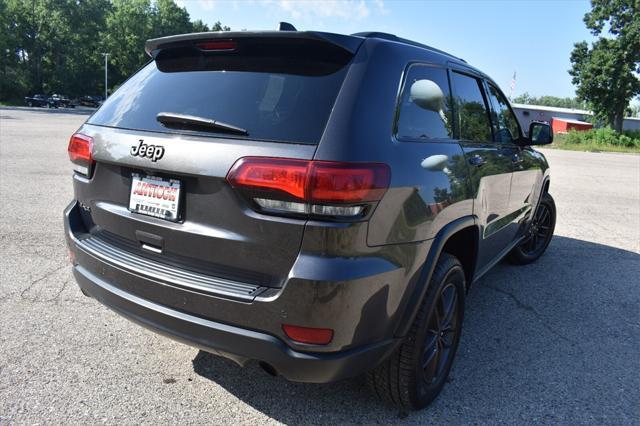 Photo of 2016 Granite Crystal Metallic Clearcoat Jeep Grand Cherokee