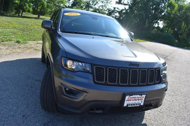 Photo of 2016 Granite Crystal Metallic Clearcoat Jeep Grand Cherokee