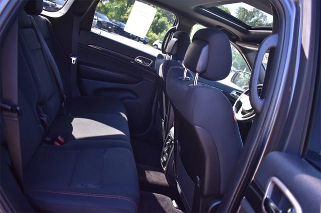 Photo of 2016 Granite Crystal Metallic Clearcoat Jeep Grand Cherokee