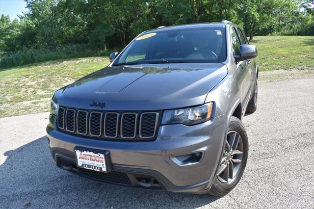 Photo of 2016 Granite Crystal Metallic Clearcoat Jeep Grand Cherokee