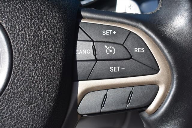 Photo of 2016 Granite Crystal Metallic Clearcoat Jeep Grand Cherokee