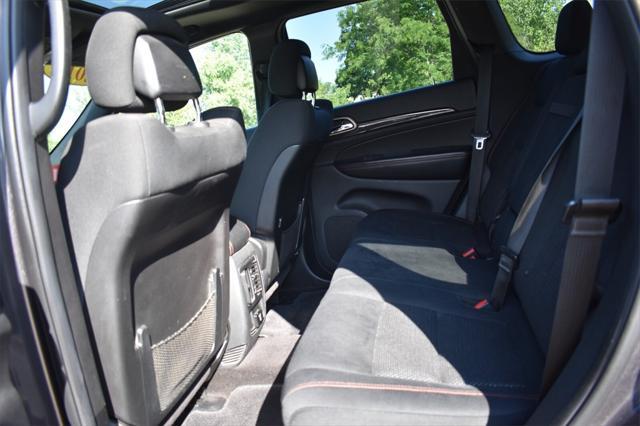 Photo of 2016 Granite Crystal Metallic Clearcoat Jeep Grand Cherokee