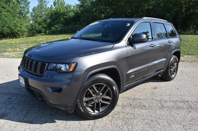 Photo of 2016 Granite Crystal Metallic Clearcoat Jeep Grand Cherokee