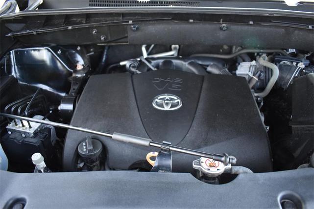 Photo of 2019 Midnight Black Metallic Toyota Highlander