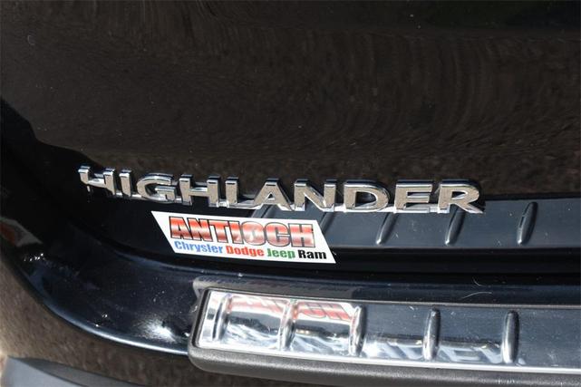 Photo of 2019 Midnight Black Metallic Toyota Highlander