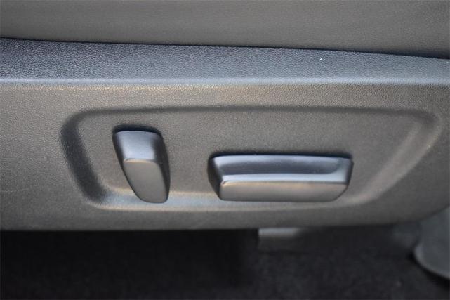 Photo of 2019 Midnight Black Metallic Toyota Highlander