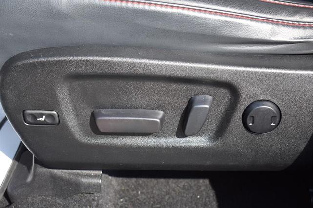 Photo of 2019 Midnight Black Metallic Toyota Highlander