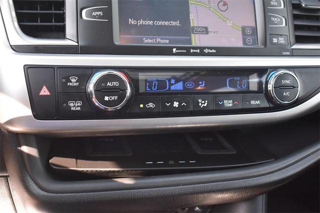 Photo of 2019 Midnight Black Metallic Toyota Highlander