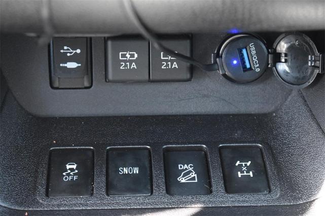 Photo of 2019 Midnight Black Metallic Toyota Highlander