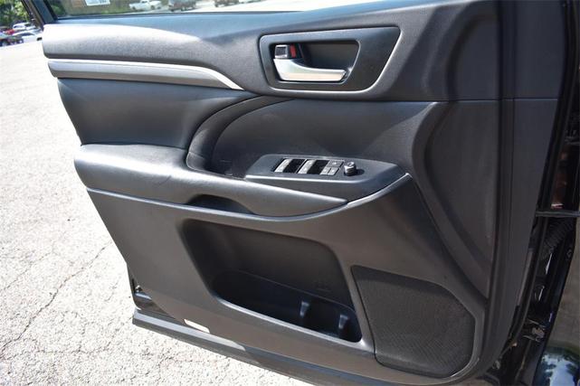 Photo of 2019 Midnight Black Metallic Toyota Highlander