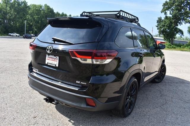 Photo of 2019 Midnight Black Metallic Toyota Highlander