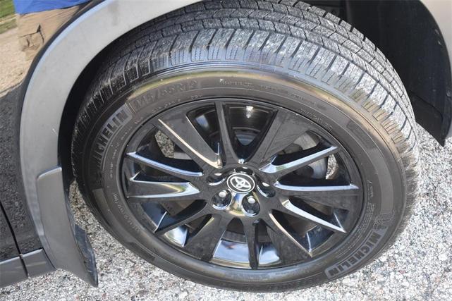 Photo of 2019 Midnight Black Metallic Toyota Highlander