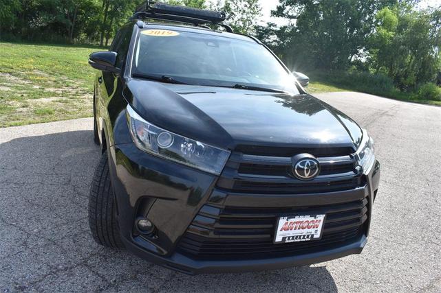 Photo of 2019 Midnight Black Metallic Toyota Highlander
