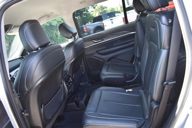 Photo of 2023 Silver Zynith Jeep Grand Cherokee L
