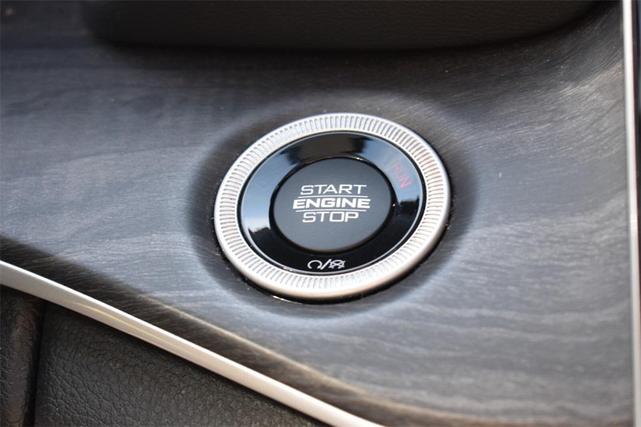 Photo of 2023 Silver Zynith Jeep Grand Cherokee L