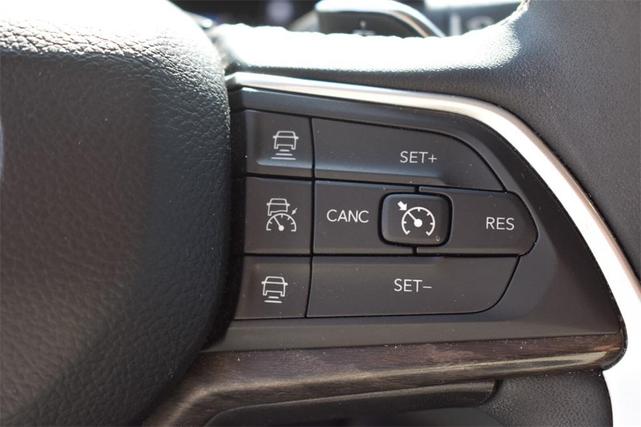 Photo of 2023 Silver Zynith Jeep Grand Cherokee L