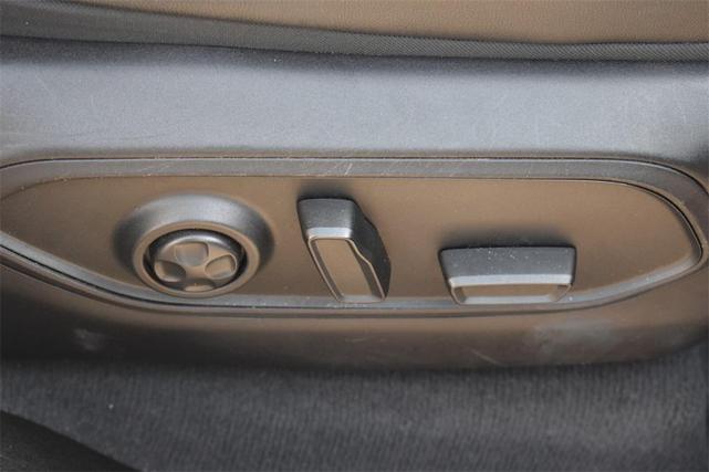 Photo of 2023 Silver Zynith Jeep Grand Cherokee L