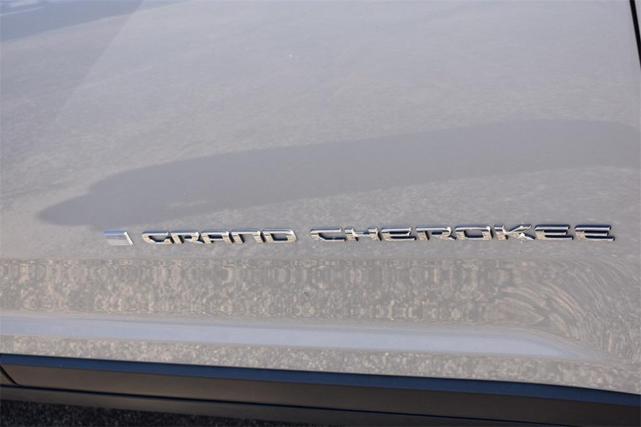 Photo of 2023 Silver Zynith Jeep Grand Cherokee L